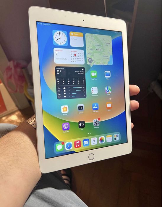 iPad gen 5, 32 gb, white