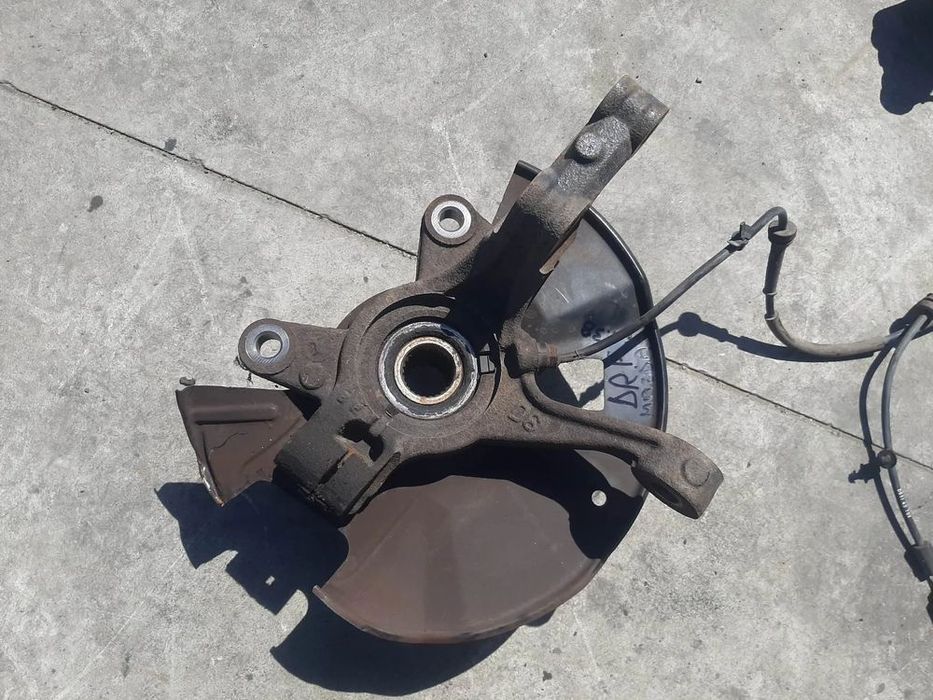 fuzeta dreapta fata  mazda 2 de 1.3b