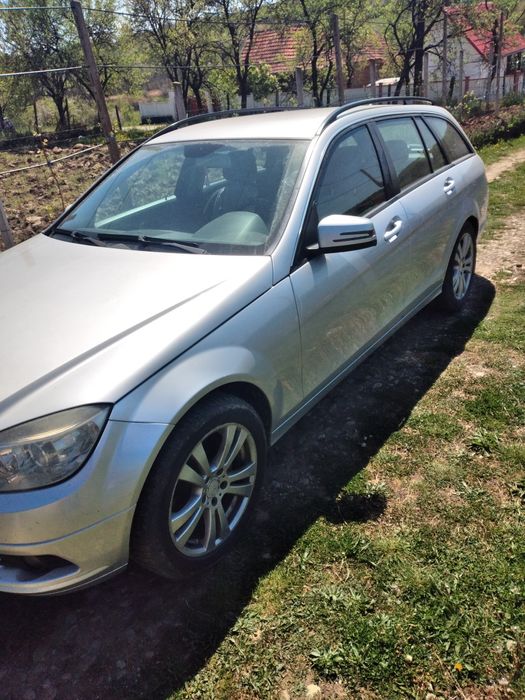 Vând Mercedes C200