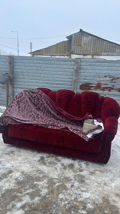 Диван с креслой красный бархат