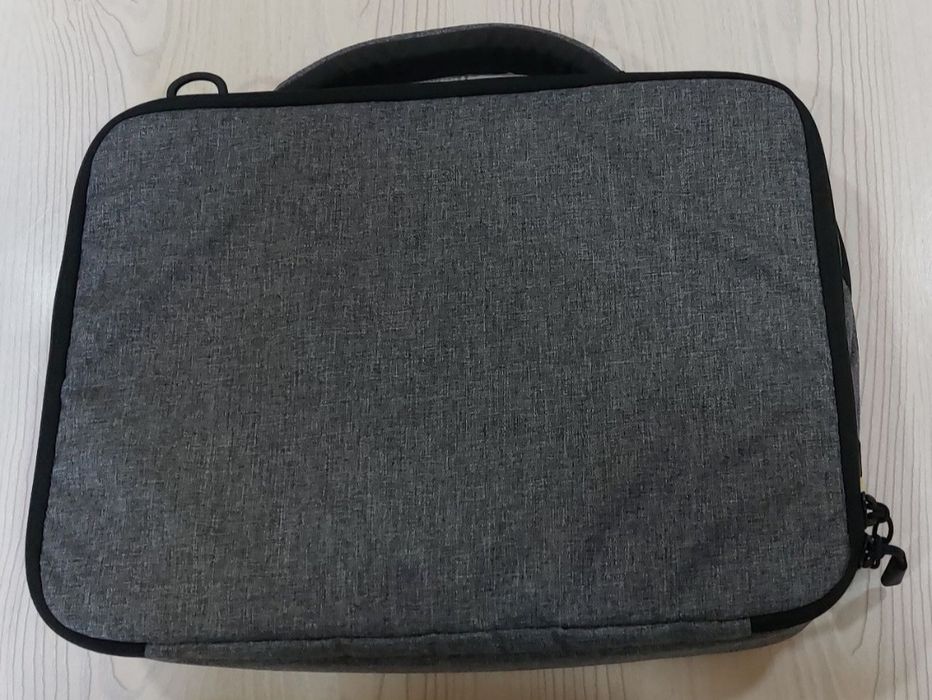 Сумка для ноутбука Apple.