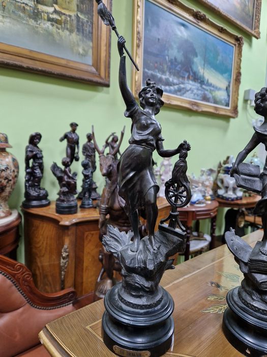 Чифт страхотни антикварни колекционерски френски фигури статуетки