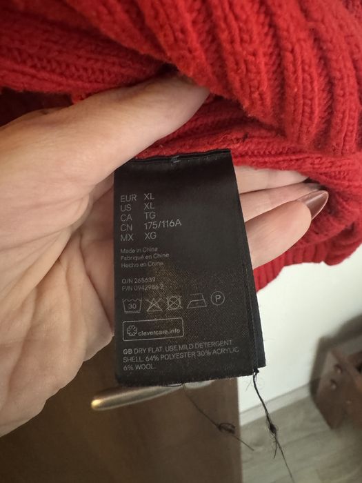 Червен дамски пуловер