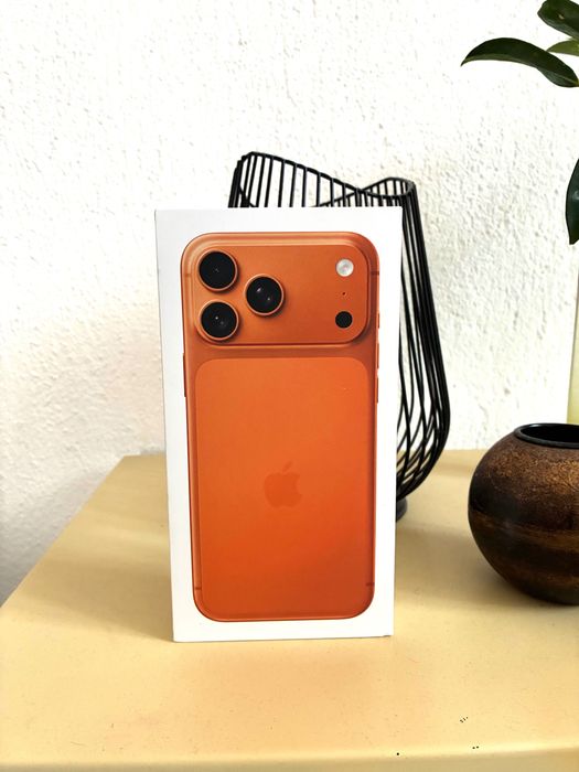 iPhone 17 Pro Max, Cosmic Orange, 256GB