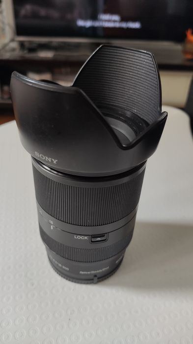 Обектив Sony SEL 18-200mm f/3.5-6.3 OSS LE