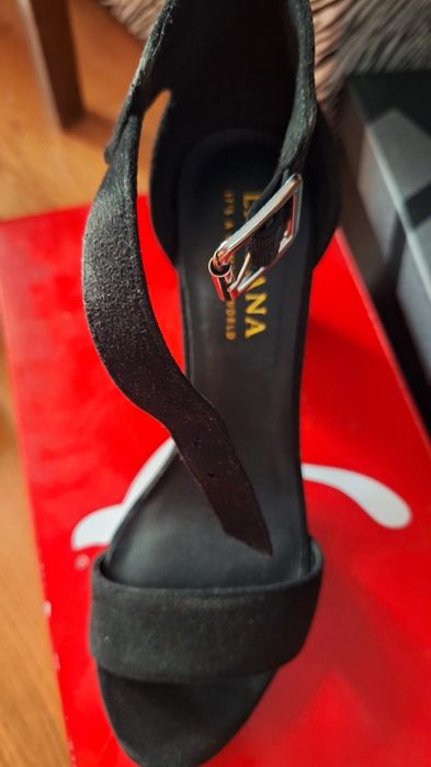 Vând sandale dama Lascana