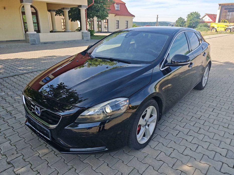 Volvo V40 De vânzare Volvo V40 D4 2013.   Se oferă și un set de cauciucuri iarna