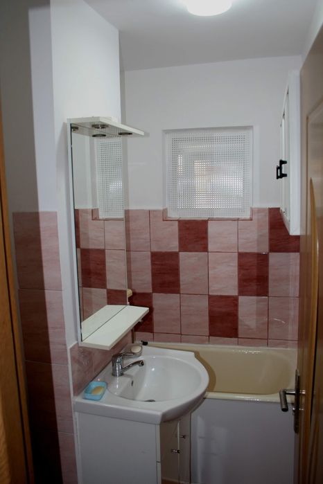 Închiriez garsonieră