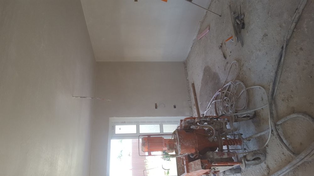 Execut tencuieli mecanizate