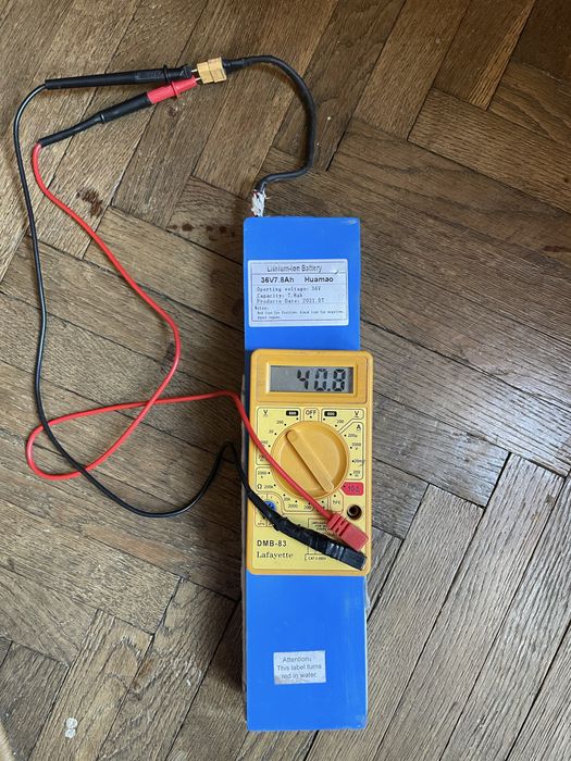 Vînd baterie bicicletă electrică.