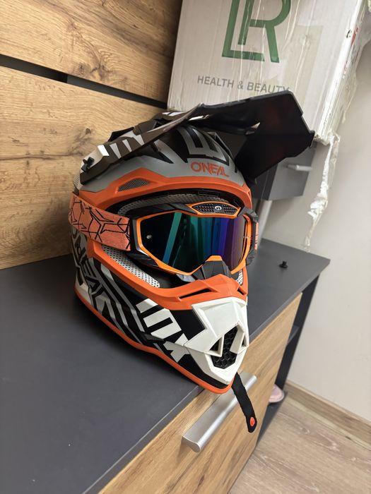 Продавам екипировка за кросов мотор подходяща за ktm
