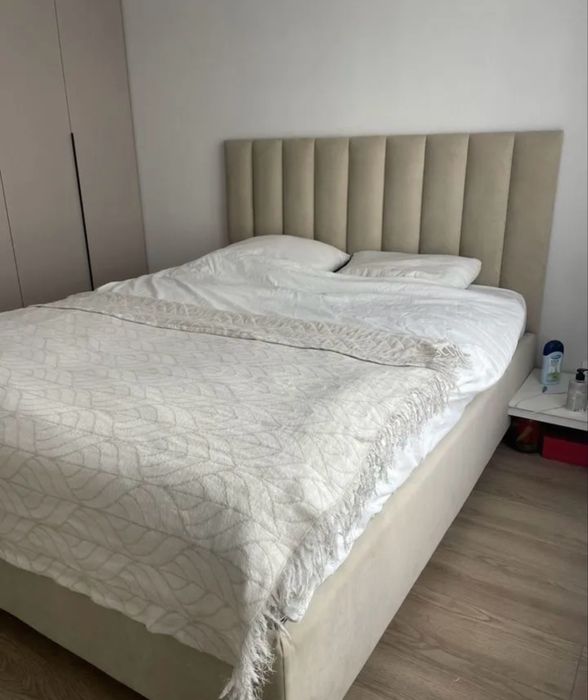 Двуспальная кровать