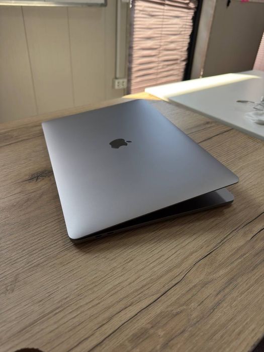 MacBook Pro 16 / Core i9 / 16GB / 1TB (Srochno sotiladi)