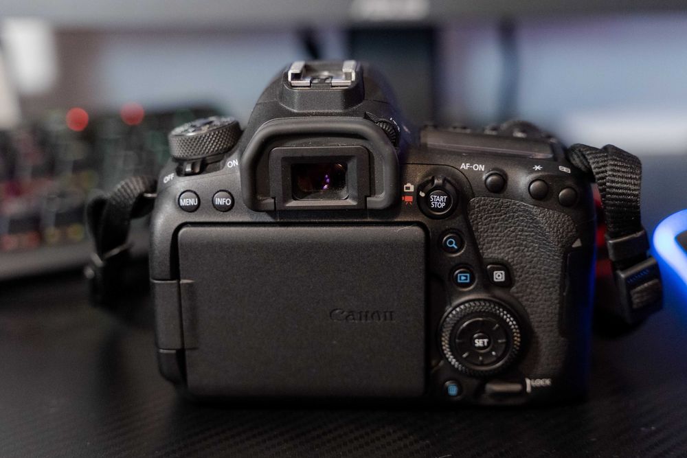 Canon 6D Mark II + Blit Godox TT685C II