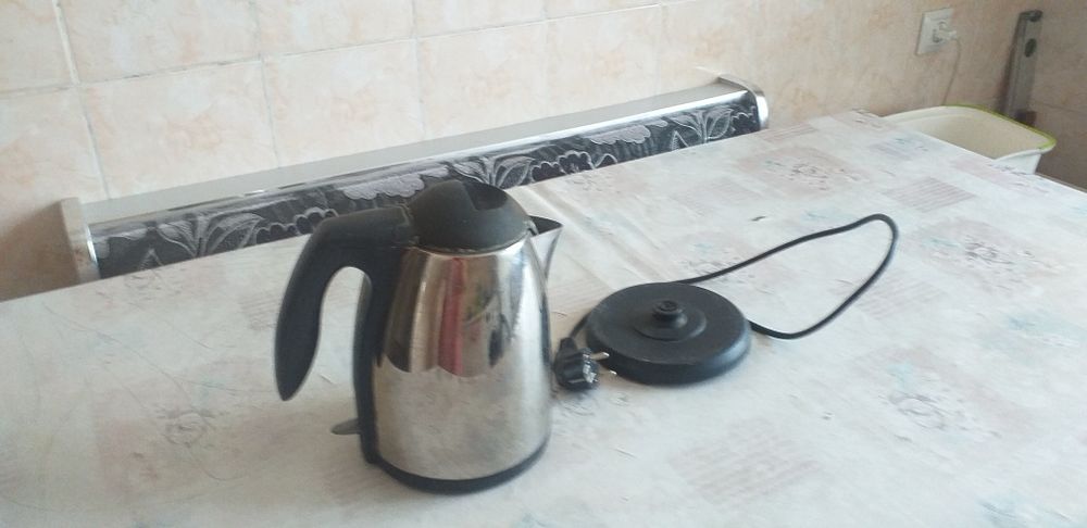 Продам  чайник электрический