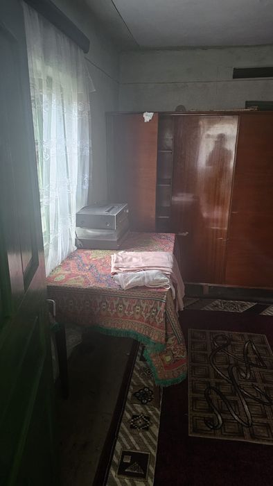 Casă de vânzare cu anexe și grădină