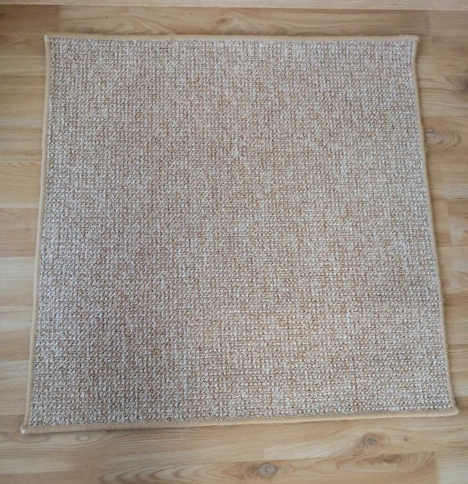 Мини килимче в бежов цвят