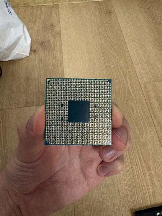AMD Ryzen 7 2700X