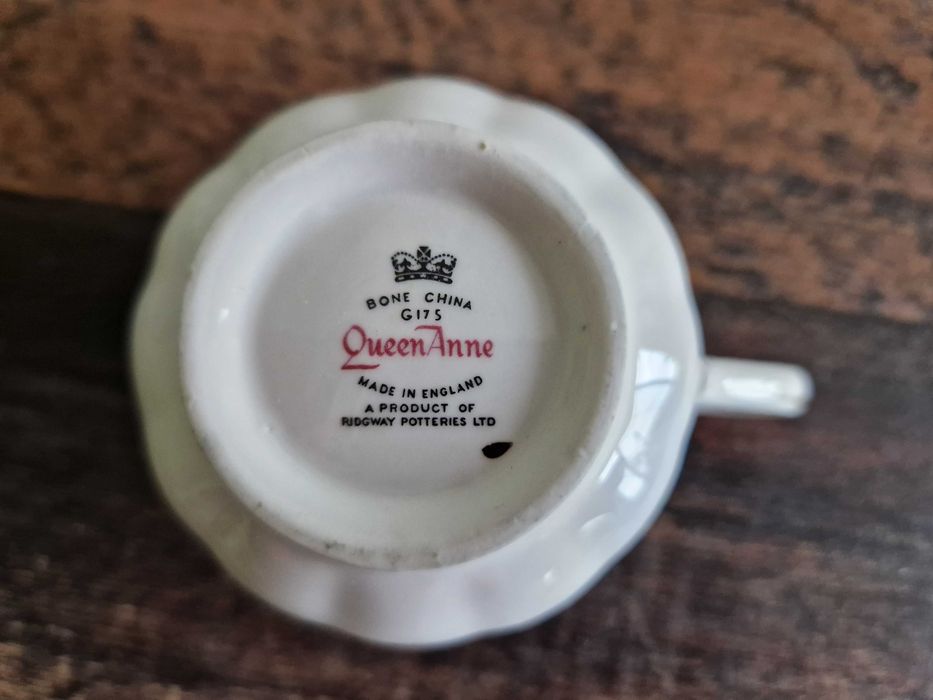 Порцеланова каничка за сметана/мляко.