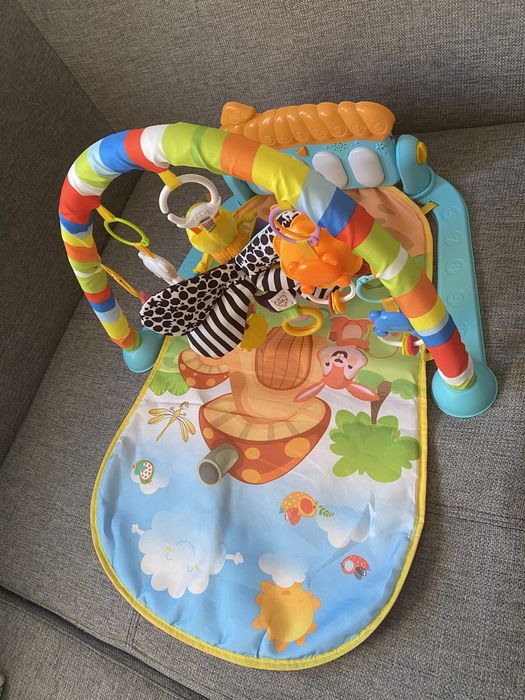 Covoraș de joacă cu pod de joacă și pernă - Animale