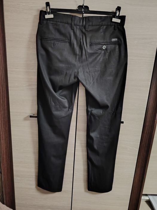 Pantaloni pentru bărbați mărimea 34