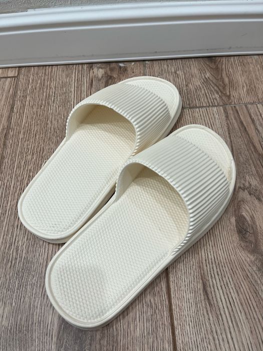 Новые резиновые шлёпки 37