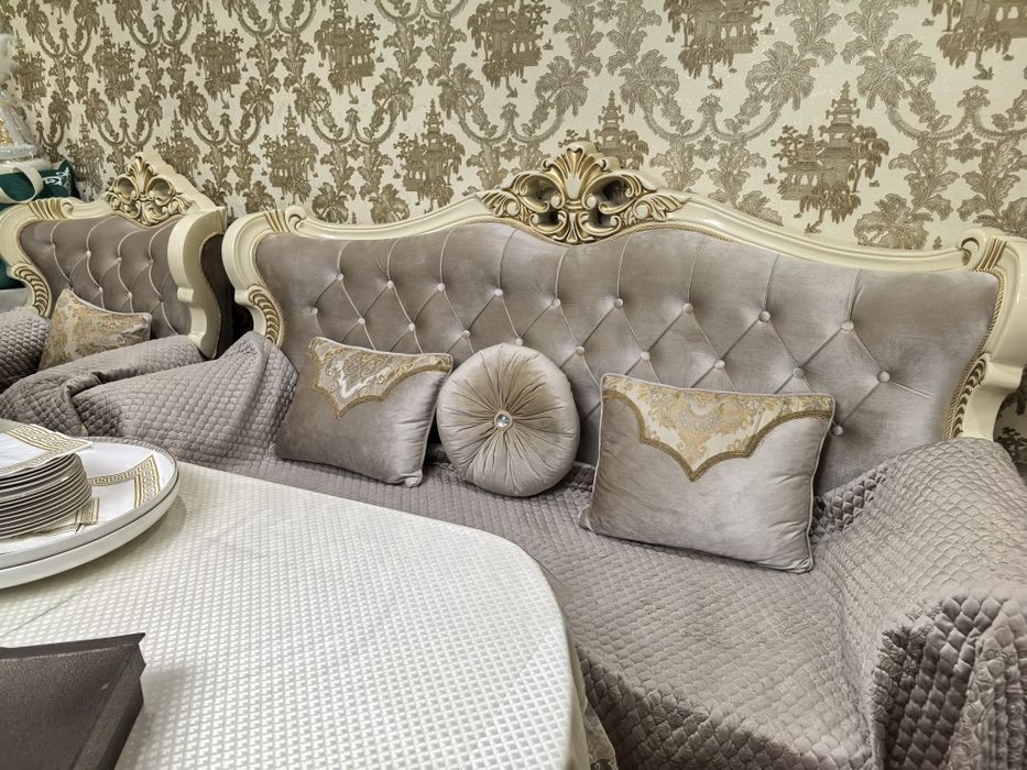 Продав диван и два кресла