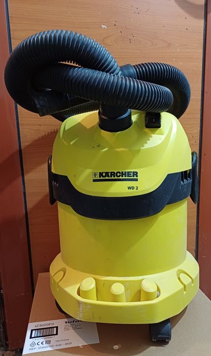 Vând aspirator karcher wd2  1000w