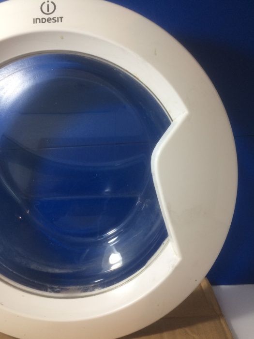 Usa masina de spalata Indesit, hublou