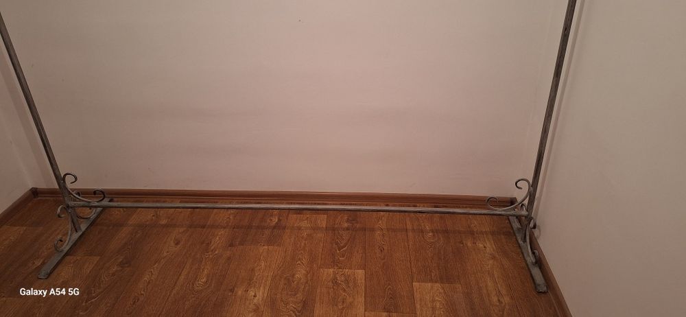 Вешалка железный