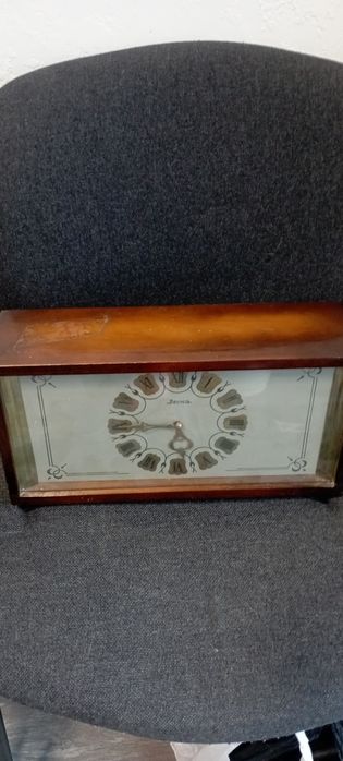 Продам часы настольные СССР