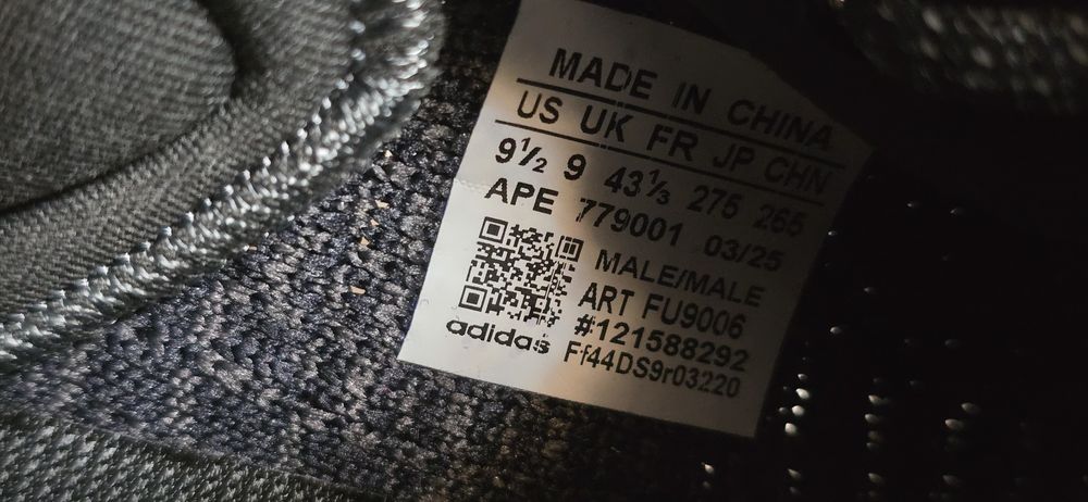 Yeezy 350 marimea 43 noi fara cutie