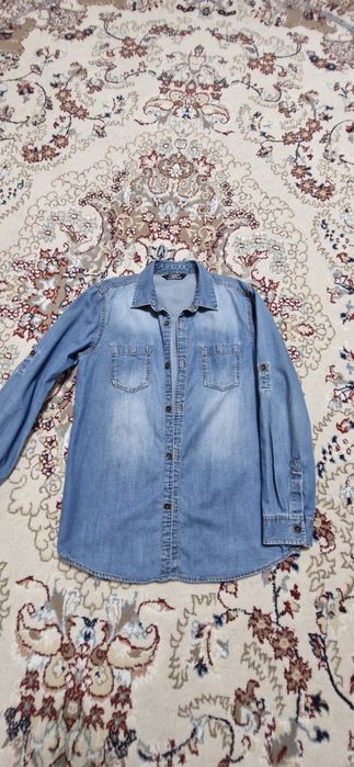 Продам 2 рубашки.