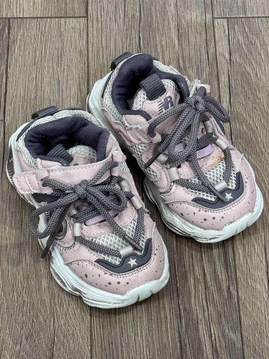 Продам детскую обувь 24 р