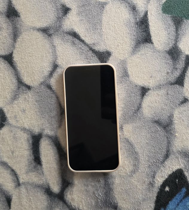 iPhone 12 pentru piese – Ecran original intact, defect Baseband (fără IMEI)