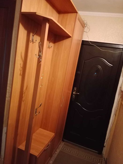 Продам для прихожей шкаф