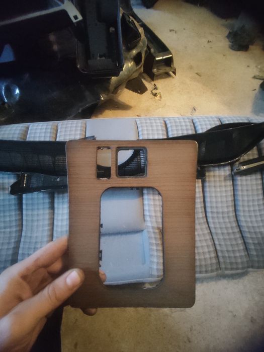 Продам запчасти на 190 Мерседес