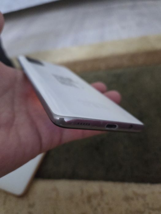 Продам Samsung A51 128Gb в белом цвете