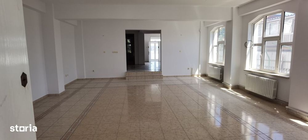 Casa S+P+1, pretabil si pentru birouri + Graj/Service auto in curte
