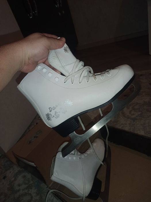 Продам новые коньки