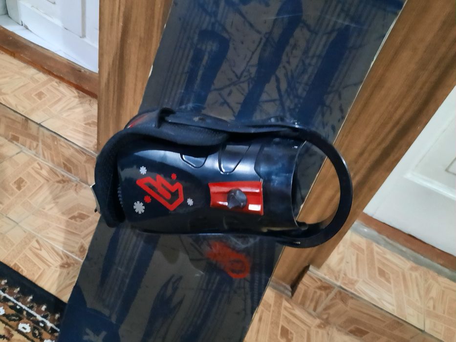 Сноуборд с креплениями