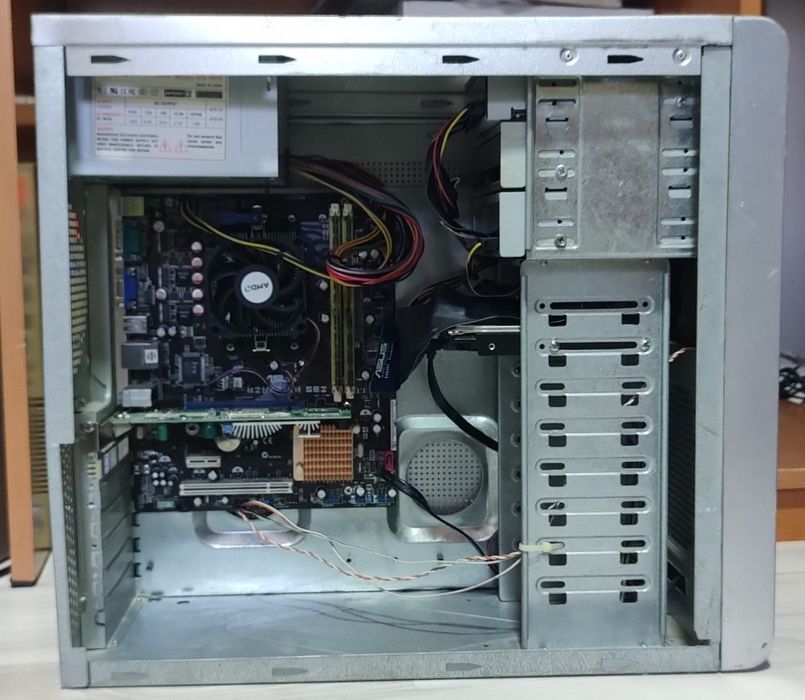 Vând calculator PC Retro