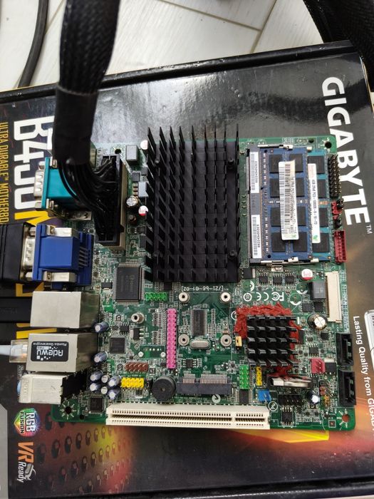 Intel Atom D2600 + 8gb RAM ITX