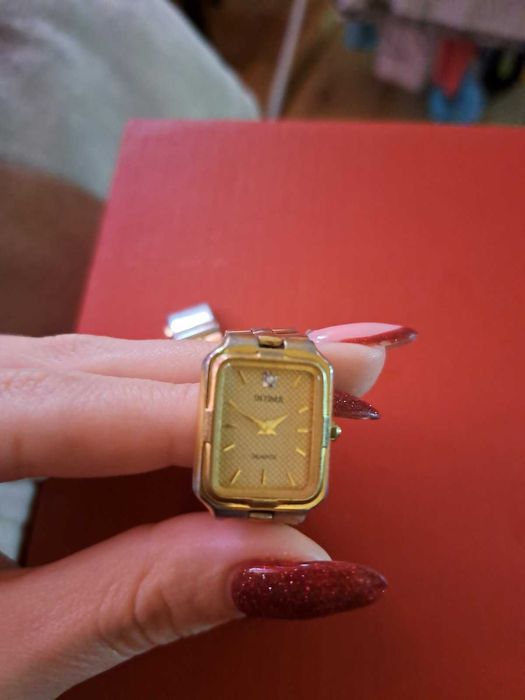 Дамски часовник (INTIMA)