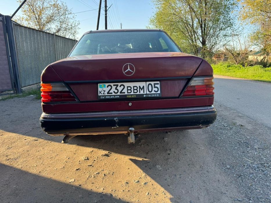Обменяю машину mercedes е 200