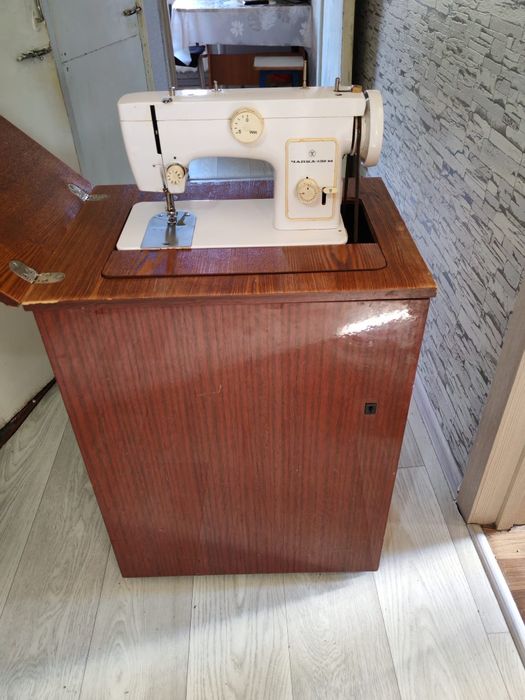 Швейная машинка ножная.