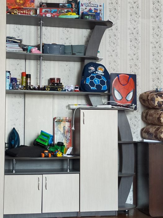 Продам стенку район КСК