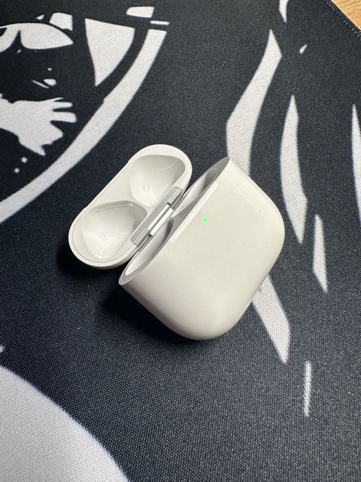 Продам кейс от air pods 4 (без шумодава)