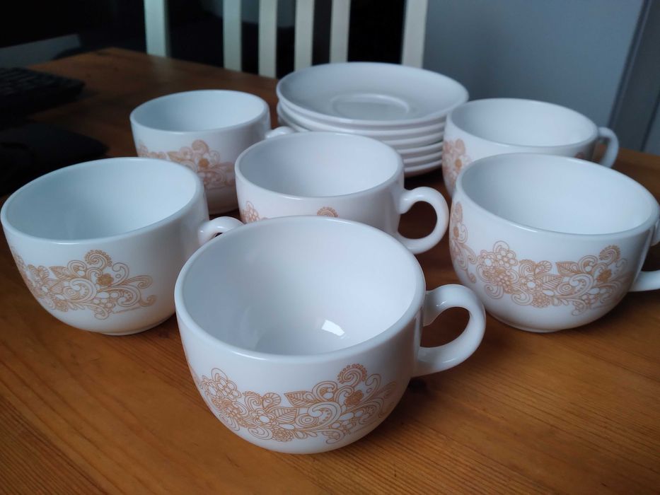 Продам чайный сервиз (Чашки и блюдца, 6 шт.)