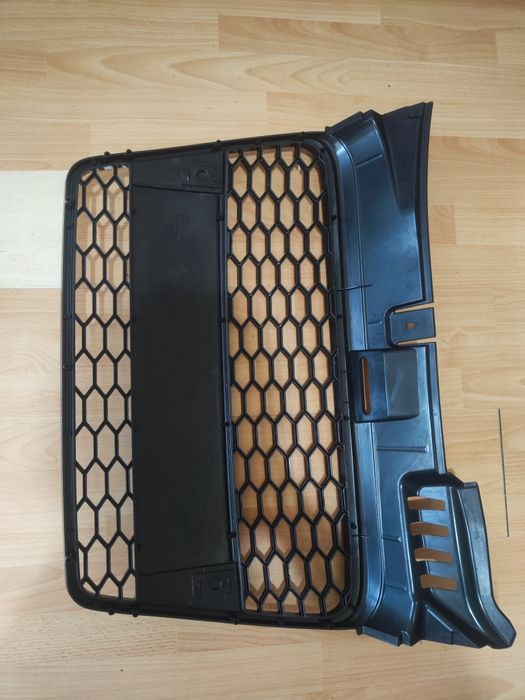 Grila Centrala fagure Audi A4 B7 negru lucios plastic abs